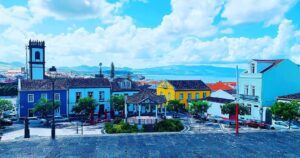 José Pedro Vasconcelos Instagram - Esta semana fiz parte de uma equipa que estreou as emissões em HD (alta definição) nos Açores, para mim foi importante e alimentou o amor que tenho a estas ilhas. @tatianaourique e @gracamonizealmeida foram extraordinárias anfitriãs. Há projectos que sublinham o gozo de estar no ar. Quando me quiserem eu volto. Muito obrigado @rtpacores @rtppt