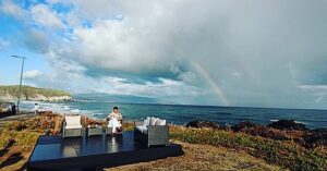 José Pedro Vasconcelos Instagram - Esta semana fiz parte de uma equipa que estreou as emissões em HD (alta definição) nos Açores, para mim foi importante e alimentou o amor que tenho a estas ilhas. @tatianaourique e @gracamonizealmeida foram extraordinárias anfitriãs. Há projectos que sublinham o gozo de estar no ar. Quando me quiserem eu volto. Muito obrigado @rtpacores @rtppt