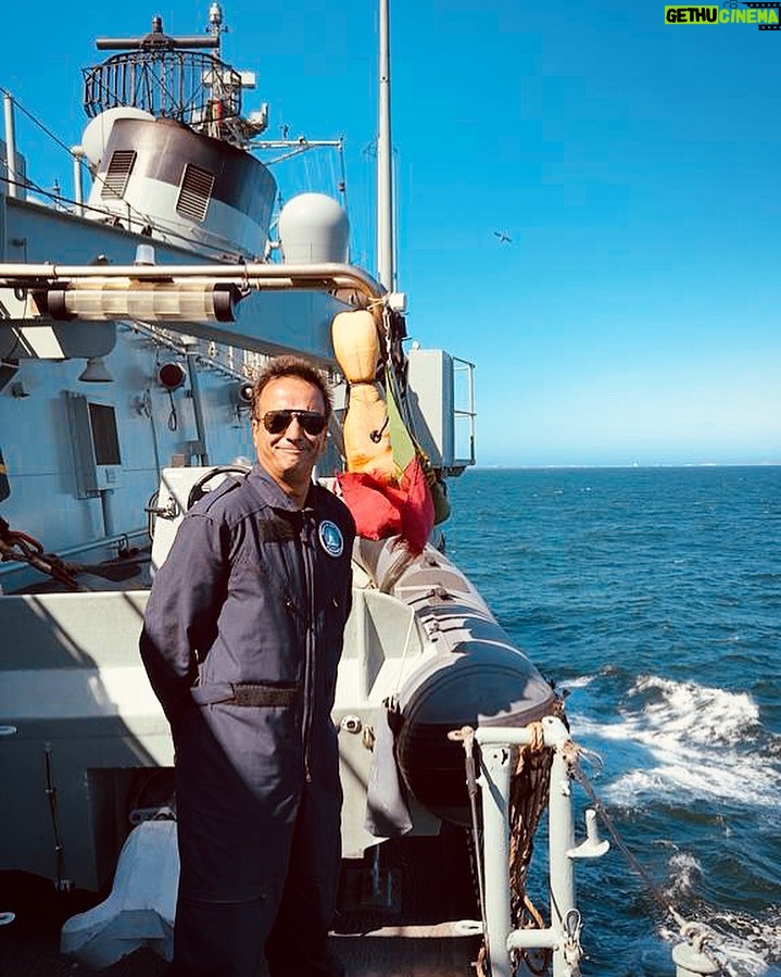 José Pedro Vasconcelos - 707 Likes - Não se come coelho a bordo, nem se assobia; coisas de lobo