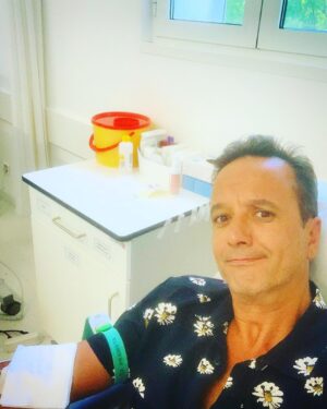 José Pedro Vasconcelos Instagram - Se não quiser dar mais nada, dê sangue. Beijos 🎈