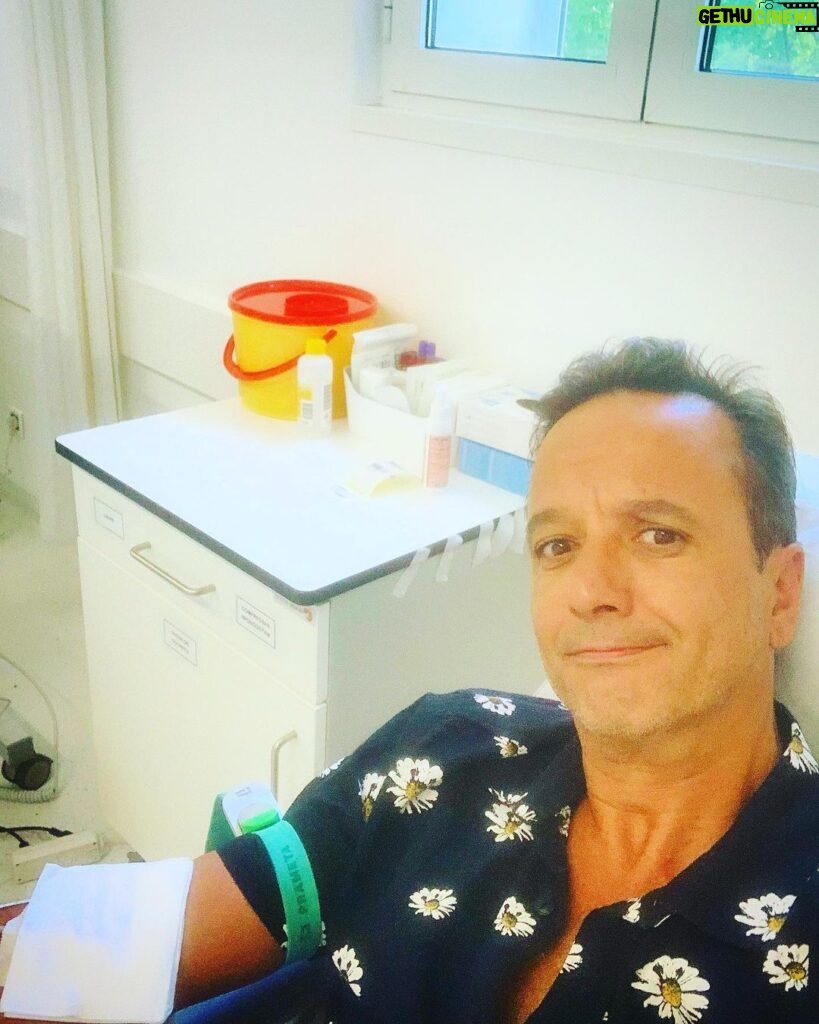 José Pedro Vasconcelos Instagram - Se não quiser dar mais nada, dê sangue. Beijos 🎈 IPOLisboa