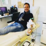 José Pedro Vasconcelos Instagram - Primeira dádiva do ano. Aqui podes ser o que quiseres, bom ou mau. Não há nada mais democrático no corpo que o nosso sangue, faz a fineza e dá sangue🩸 Bom fim de semana🎈 IPOLisboa