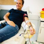 José Pedro Vasconcelos Instagram - Mais uma dádiva, a quarta no espaço de uma ano. Eles aceitam tudo, até fico admirado. Dê sangue🩸e faça-se à vida! @ipolisboa @ipst.ip IPOLisboa