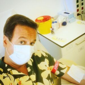José Pedro Vasconcelos Instagram - Amigos mesmo que o tenham ruim como eu, eles aceitam tudo! Pela sua saúde dê sangue 🩸 e sejam felizes
