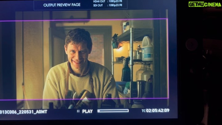 Joseph Morgan Instagram - I learned so much from our talented and innovative producer/director @nicholas_copus One of my favourite days was filming the BB mirror scene from episode one. Nick had a few ideas of how to do it and one that never made the cut was using stop motion to add a little fake blood to my face every frame. It meant staying very still for about an hour as two make up artists painstakingly added the blood frame by frame. This was the result. I’ve also included the footage we did end up using which was filmed at 6 frames per second. Like I said, innovative. #DCTitans