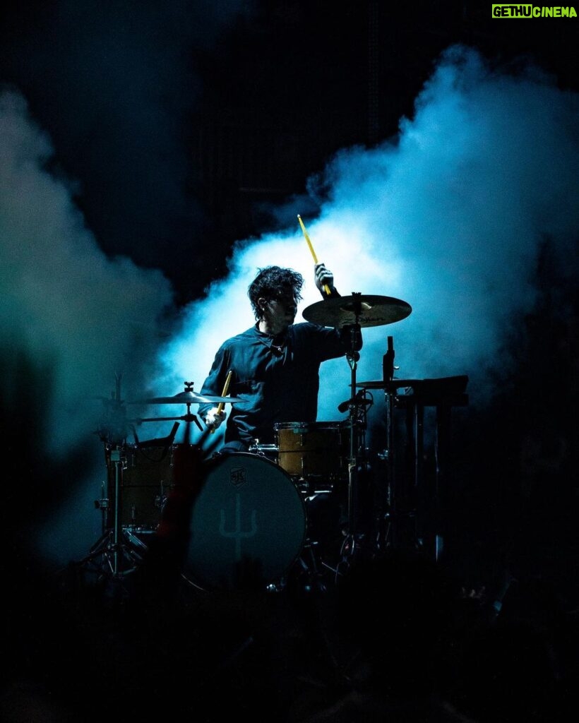 Josh Dun Instagram - playing drums! VMAs