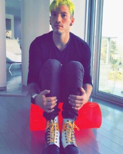 Josh Dun Instagram - holy cr*p that's a cool chair.