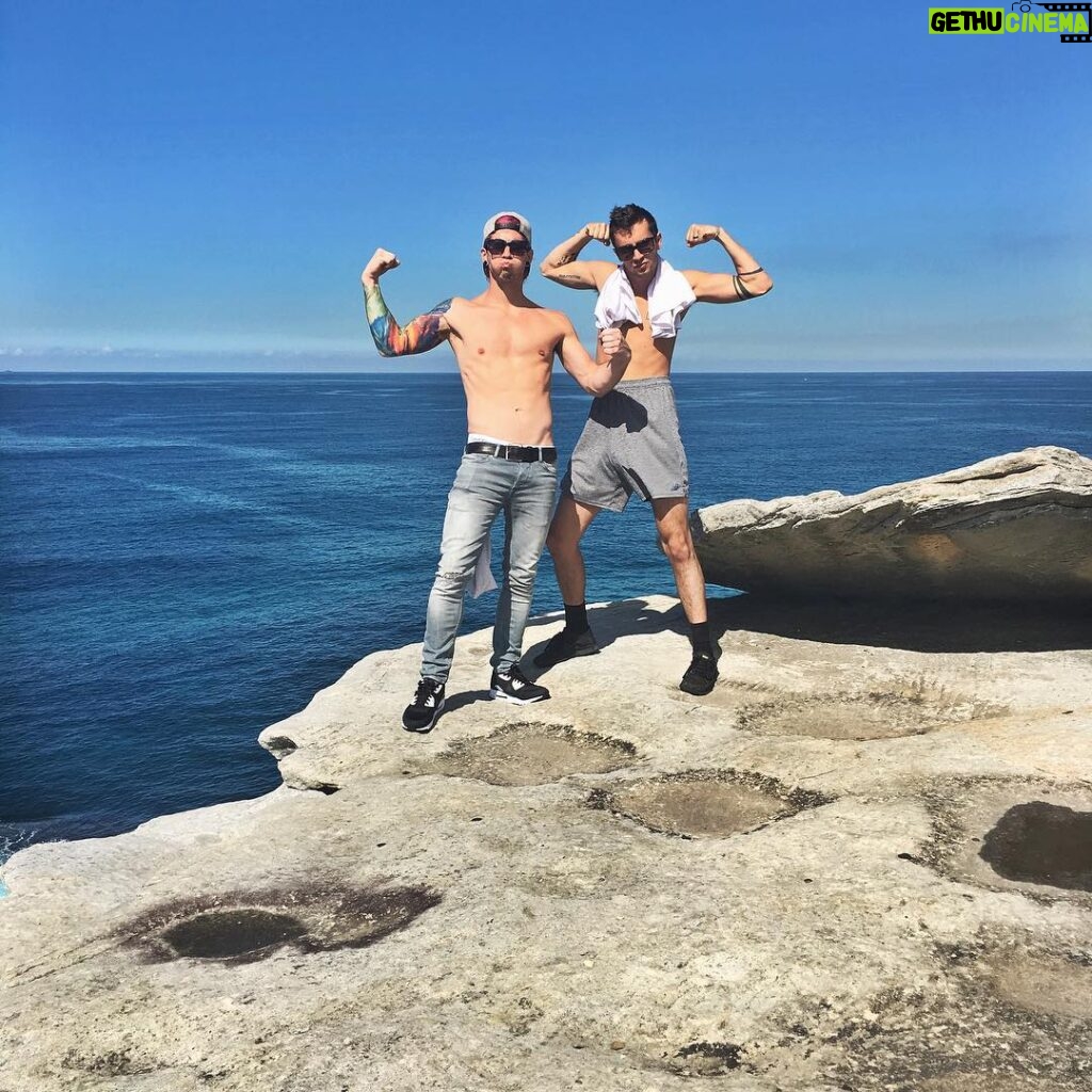 Josh Dun Instagram - grabbed our beach gear and drove to the beach. Bondi Beach, Sydney