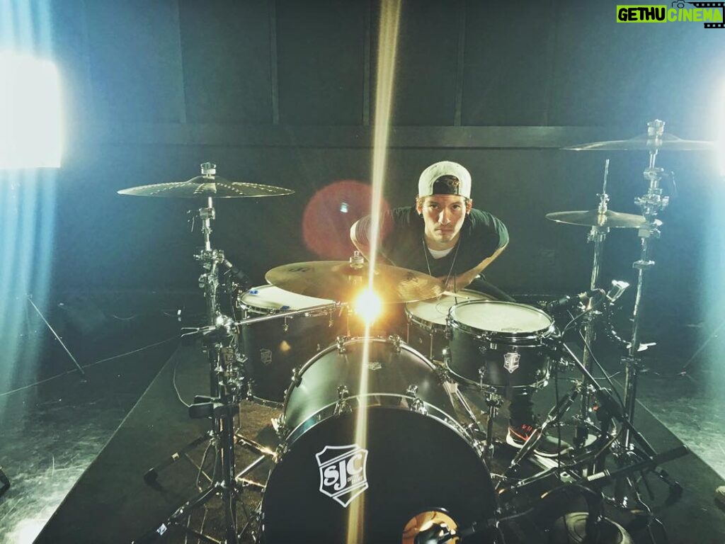 Josh Dun Instagram - hide behind da drum
