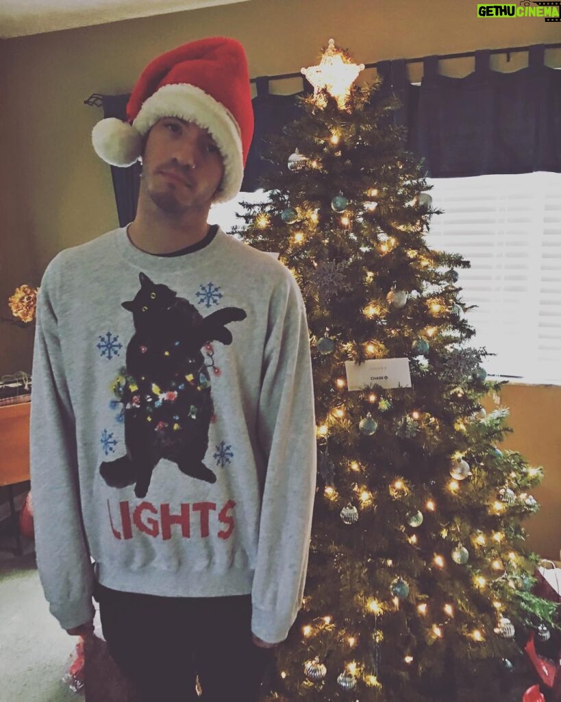 Josh Dun Instagram - prob my fav gift this year. thanks @lights for sending me this and letting your cat forever live on my chest.