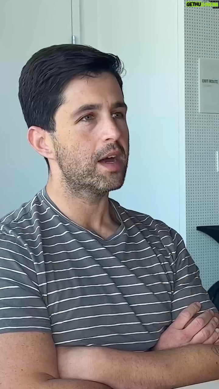 Josh Peck Instagram - The key to a great memoir? Lies. @shuapeck @mrtomcowell