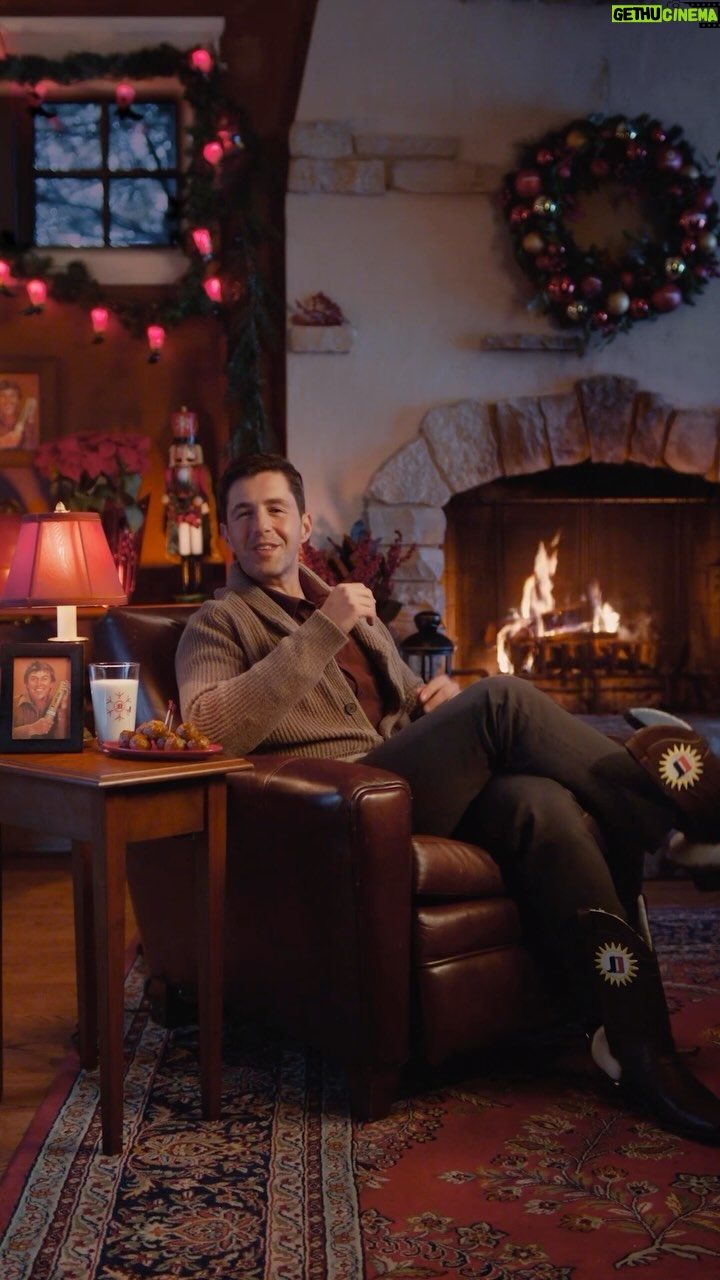 Josh Peck Instagram - Only a few more days to enter for a chance to win $1,000 and other... savory perks #JimmyDeanPartner 🎁 Head over to JimmyDeanHosts.com to enter before December 6 #JimmyDeanHoliday NO PURCHASE NECESSARY TO ENTER OR WIN. A PURCHASE OR PAYMENT WILL NOT INCREASE YOUR CHANCES OF WINNING A PRIZE. Subject to Official Rules. Visit JimmyDeanHosts.com for Official Rules and entry details. Void where prohibited.