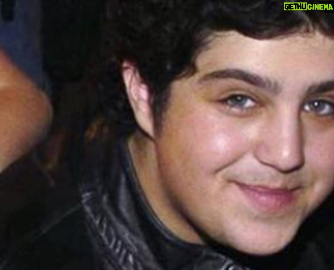 Josh Peck - 1.1 Million Likes - When the cool kids let you sit at their table #tbt