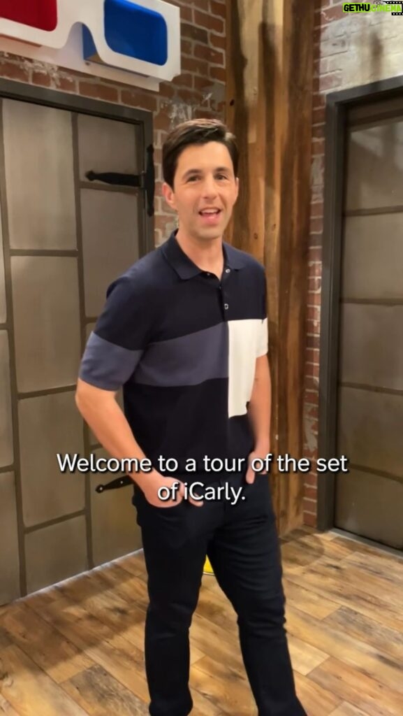 Josh Peck Instagram - Come along with @shuapeck to tour the set of #iCarly 🎬