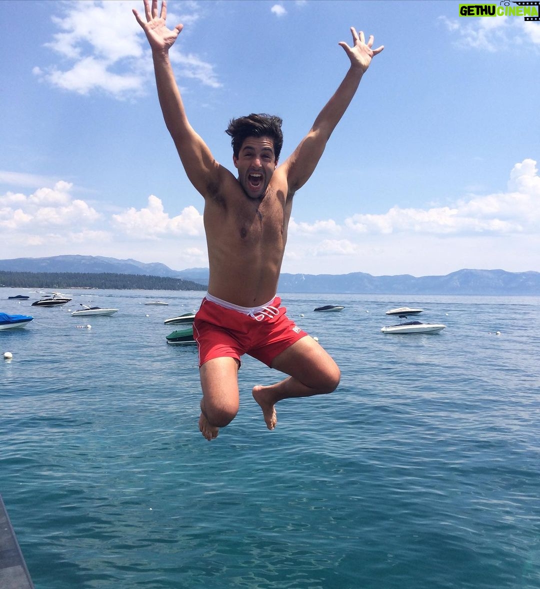 Josh Peck Instagram - I’m only posting this because of how my body looks in this photo. And because my nipples aren’t as pepperoni ish as they usually are.