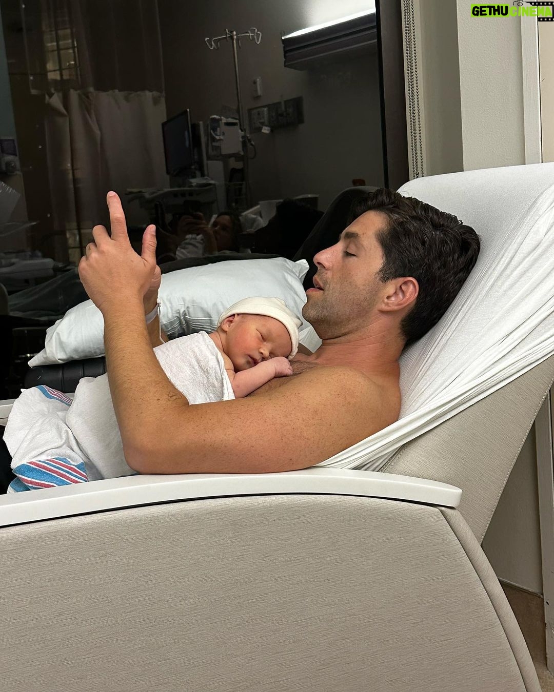 Josh Peck - 422K Likes - I AM AN ATTENTIVE FATHER EVEN WHILE SCROLLING IG. DON’T @ ME.