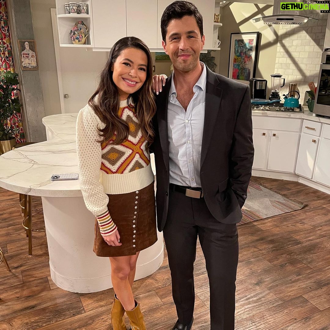 Josh Peck Instagram - Sis invited me on an ep of @icarly you can check it out now.