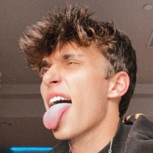 Josh Richards Instagram - sǝıɟlǝs ʇsod ʇ’uop I