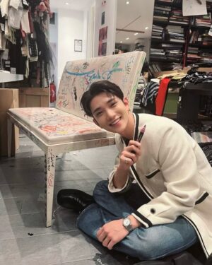 Joshua Instagram - Paris 💙