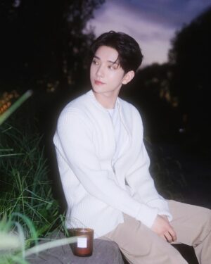 Joshua Instagram - 로라제임스하퍼와의 콜라보를 통해 여러분께 "HAN RIVER  WALK" 캔들을 선보일 수 있게 되어 기쁩니다. 이 제품은 제가 평소에도 좋아하는 한강으로부터 영감을 받아서 만들게 되었는데요, 저에게 한강이 큰 위로가 되는 것처럼 기쁠 때나 슬플 때나 여러분의 일상 속에서 HAN RIVER WALK의 향이 위로와 힘이 되길 바랍니다.
#JOSHUA #LOLAJAMESHARPER #JOSHUALOLAJAMESHARPER