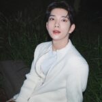 Joshua Hong Instagram - 로라제임스하퍼와의 콜라보를 통해 여러분께 "HAN RIVER WALK" 캔들을 선보일 수 있게 되어 기쁩니다. 이 제품은 제가 평소에도 좋아하는 한강으로부터 영감을 받아서 만들게 되었는데요, 저에게 한강이 큰 위로가 되는 것처럼 기쁠 때나 슬플 때나 여러분의 일상 속에서 HAN RIVER WALK의 향이 위로와 힘이 되길 바랍니다. #JOSHUA #LOLAJAMESHARPER #JOSHUALOLAJAMESHARPER