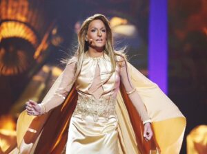 Josie Instagram - No sé si he estado más cerca de Florence Foster Jenkins o de Celine Dion, pero entre ambas divas encontré un lugar en el que elevarme y sentirme muy vivo, acariciando el techo de @tucaramesuena con mis manos... Y es que yo vine aquí a cantar (dentro de mis limitaciones), a  intentar imitar, a divertirme; pero sobre todo vine a entretener y a hacer Televisión como a mí me gusta🎊🥳🎊 Gracias a todos por estar siempre conmigo #viviendorase :-)