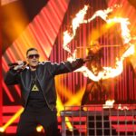 Josie Instagram – Contemplando el Limbo de @daddyyankee en @tucaramesuena y siento que nunca más saldré del Limbo de Cernuda: “Inhóspita en su adorno
parsimonioso, porcelanas, bronces,
muebles chinos, la casa
oscura toda era,
pálidas sus ventanas sobre el río,
y el color se escondía
en un retablo español, en un lienzo
francés, su brío amedrentado…” Espero que os haya gustado y os espero el viernes que viene para vivir juntos la entrega más increíble de este programa ídem… #viviendorase 😘