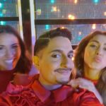 Josie Instagram - Al final no me caí con las botas, no me tropecé con los bailarines y el enorme velcro de la camisa no se atascó... Contento con el resultado aunque siempre queden mil asuntos por mejorar... ¿Qué os pareció? Espero vuestra nota numérica y nos vemos el viernes que viene en una nueva gala de @tucaramesuena ✨🥳✨ #viviendorasé :-) SHA