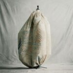 Josie Instagram - Ojalá vuestros sueños se hagan realidad este año. Ojalá se cumplan los deseos personales de tantos seres humanos que han huido de conflictos buscando una nueva oportunidad y han querido plasmarlos en la capa de @garaizabalstudio que habéis visto esta noche... Ojalá en 2023 podamos iniciar un camino de paz para todos y la paloma de @jacintodemanuel nos traiga suerte 🕊️ Gracias @eacnur por apoyarme en este proyecto que hicisteis vuestro desde el minuto cero. Gracias a todos los refugiados que habéis participado, customizando esta tienda de campaña que ahora es una capa llena de humanidad, amor y una lección de vida que nunca olvidaré... Gracias @cristipedroche por confiar en mí por octavo año consecutivo y creer en esta idea hasta el final una vez más... Feliz año a todos y sobre todo PAZ 🕊️
