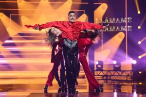 Josie Instagram - Qué gran noche ayer en @tucaramesuena ✨🥳✨ Gracias por estar tan masivamente disfrutando con nosotros❣️Imitar a @wrsandrei no fue fácil porque él baila y canta las 24h desde que era bebebé... ✨👶🏻✨! Gracias @miryambenedited y @borjarueda8 por ayudarme a bailar y a mi querido @w.alkala con el que machaqué un baile que recordaré de por vida... Gracias a todos mis amores que me arropaban alrededor: @fran_coem
@apastur21
@ana.acosta11
@marc.montojo
Os espero en Villa Josie ❣️
Gracias @manu_n03 por certificar que mi vocecilla podía enfrentarse a 16 galas, gracias @veronicatorrestey por ser la mejor profesora de canto del mundo y encima un ser de luz que tanto me ha apoyado y gracias @iasiain por ser flamante coach de todos nosotros, sin ti hubiera sido imposible sacar esta y tantas imitaciones adelante. Gracias a todos de corazón y el viernes que viene más y mejor #viviendorase a las 22h en @antena3com ✨🥳✨
