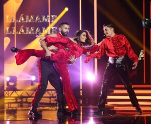 Josie Instagram - Qué gran noche ayer en @tucaramesuena ✨🥳✨ Gracias por estar tan masivamente disfrutando con nosotros❣️Imitar a @wrsandrei no fue fácil porque él baila y canta las 24h desde que era bebebé... ✨👶🏻✨! Gracias @miryambenedited y @borjarueda8 por ayudarme a bailar y a mi querido @w.alkala con el que machaqué un baile que recordaré de por vida... Gracias a todos mis amores que me arropaban alrededor: @fran_coem
@apastur21
@ana.acosta11
@marc.montojo
Os espero en Villa Josie ❣️
Gracias @manu_n03 por certificar que mi vocecilla podía enfrentarse a 16 galas, gracias @veronicatorrestey por ser la mejor profesora de canto del mundo y encima un ser de luz que tanto me ha apoyado y gracias @iasiain por ser flamante coach de todos nosotros, sin ti hubiera sido imposible sacar esta y tantas imitaciones adelante. Gracias a todos de corazón y el viernes que viene más y mejor #viviendorase a las 22h en @antena3com ✨🥳✨