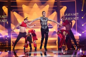 Josie Instagram - Qué gran noche ayer en @tucaramesuena ✨🥳✨ Gracias por estar tan masivamente disfrutando con nosotros❣️Imitar a @wrsandrei no fue fácil porque él baila y canta las 24h desde que era bebebé... ✨👶🏻✨! Gracias @miryambenedited y @borjarueda8 por ayudarme a bailar y a mi querido @w.alkala con el que machaqué un baile que recordaré de por vida... Gracias a todos mis amores que me arropaban alrededor: @fran_coem
@apastur21
@ana.acosta11
@marc.montojo
Os espero en Villa Josie ❣️
Gracias @manu_n03 por certificar que mi vocecilla podía enfrentarse a 16 galas, gracias @veronicatorrestey por ser la mejor profesora de canto del mundo y encima un ser de luz que tanto me ha apoyado y gracias @iasiain por ser flamante coach de todos nosotros, sin ti hubiera sido imposible sacar esta y tantas imitaciones adelante. Gracias a todos de corazón y el viernes que viene más y mejor #viviendorase a las 22h en @antena3com ✨🥳✨