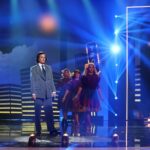 Josie Instagram - Lo mejor de @tucaramesuena es su gente, el equipazo de @gestmusic , el jurado, el público, mi querido @fuentes_manel y el súper elenco del que tengo la inmensa suerte de formar parte... 🍀! La clave de su éxito es la maravillosa energía que se crea en su plató; una vibración inmensa que expande el espectáculo a través de las pantallas cada viernes en @antena3com 🎉🥳🎉 No os perdáis la dosis que viene esta semana... Os espero ahí... #viviendorase Plató de Tu cara me suena