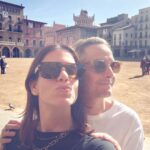 Josie Instagram - Peregrinar a la catedral de Sert en Vic era un sueño ansiado y raséeeeeeeee... Maravilla de día con @rosarioderojas #viviendorasé ❣️! :-)