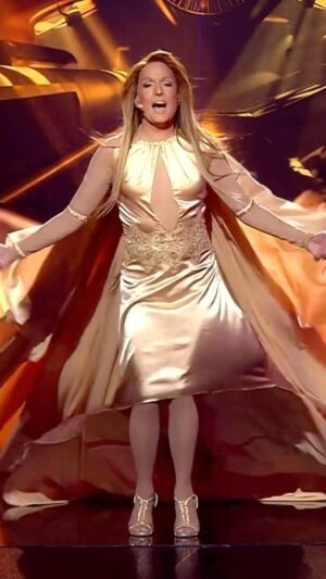 Josie Instagram - 🌟 ¡Qué fantasía de actuación nos ha regalado @josietv en #TCMS! 💥

💖 No superamos el outfit y el arte que tiene imitando a Céline Dion. ¡Dilo, rey! 🔥