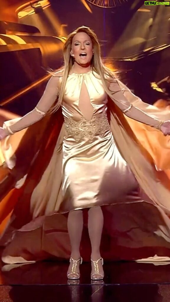 Josie Instagram - 🌟 ¡Qué fantasía de actuación nos ha regalado @josietv en #TCMS! 💥 💖 No superamos el outfit y el arte que tiene imitando a Céline Dion. ¡Dilo, rey! 🔥