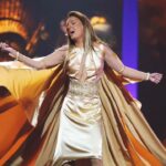 Josie Instagram – No sé si he estado más cerca de Florence Foster Jenkins o de Celine Dion, pero entre ambas divas encontré un lugar en el que elevarme y sentirme muy vivo, acariciando el techo de @tucaramesuena con mis manos… Y es que yo vine aquí a cantar (dentro de mis limitaciones), a  intentar imitar, a divertirme; pero sobre todo vine a entretener y a hacer Televisión como a mí me gusta🎊🥳🎊 Gracias a todos por estar siempre conmigo #viviendorase :-)