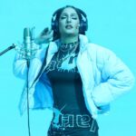Josie Instagram – Yo soy la jefa y tú ere’ la secretaria
No estás a nivel pa’ ser mi adversaria
Mira cómo visto, cáchame la indumentaria
Pa’ mí no hay vacuna, soy como la malaria… 🎉🥳🎉
@villanoantillano @bizarrap @tucaramesuena #viviendorase :-)