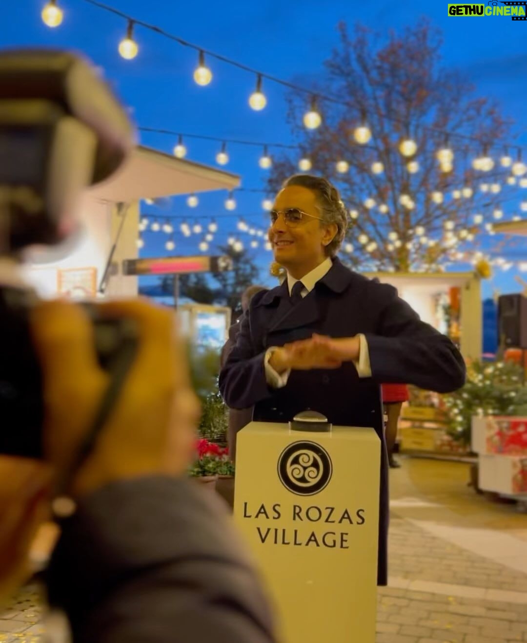 Josie Instagram - Tarde-noche mágica en @lasrozasvillage inaugurando su #gastromarket navideño cuajado de manjares para pasar estas fiestas con amigos y familia #viviendorasé 🫶🏻🎄🫶🏻 #ad #publi 🥳 Las Rozas Village