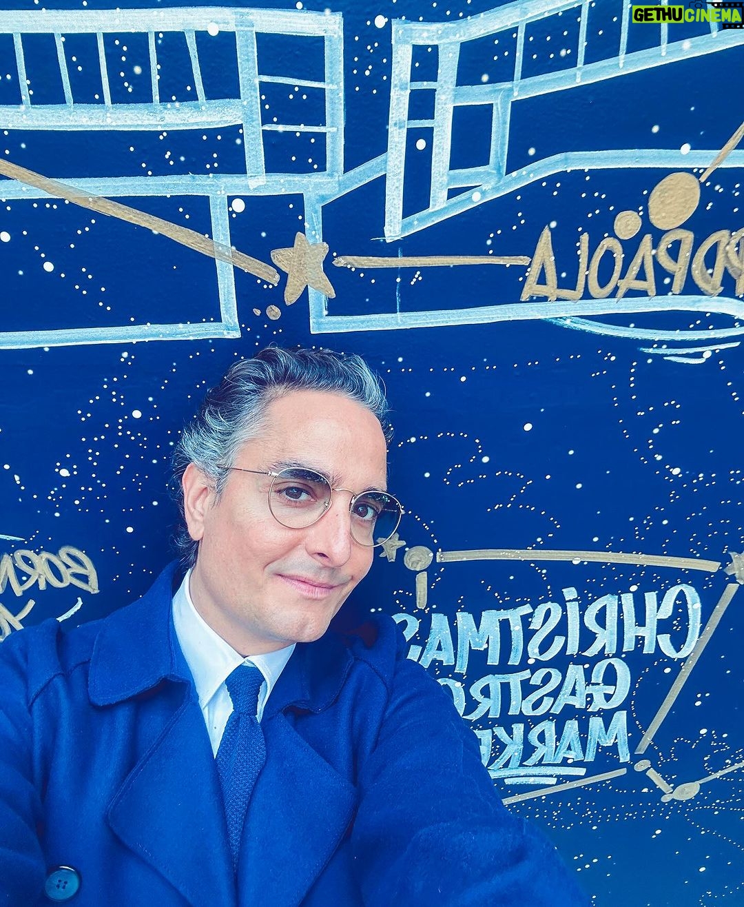 Josie Instagram - Tarde-noche mágica en @lasrozasvillage inaugurando su #gastromarket navideño cuajado de manjares para pasar estas fiestas con amigos y familia #viviendorasé 🫶🏻🎄🫶🏻 #ad #publi 🥳 Las Rozas Village