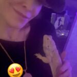 Josie Bissett Instagram - Everyone needs a cuddle 🥰 thank you for a great night..always 🩷 @rayne_yoga Lake Sammamish, WA