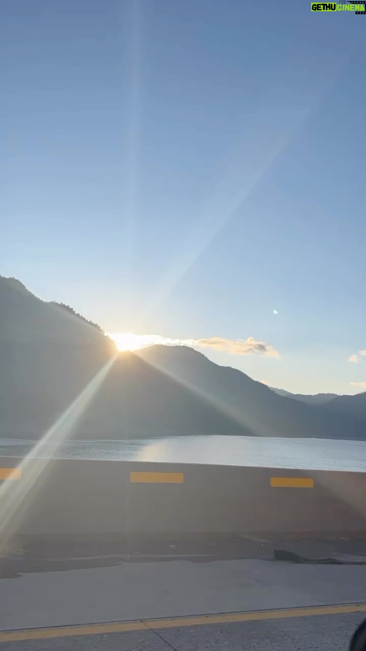 Josie Bissett Instagram - Shed a little light ๐ Lovinโ the open road ๐ Road Trip :)
