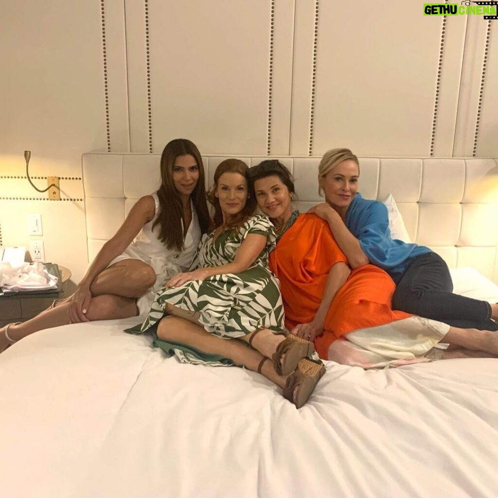 Josie Bissett Instagram - Dreaming of the beautiful beaches of Puerto Rico where we filmed @fantasyislandtv 🏝. Behind the scenes was always a blast with this gorgeous group! ❣️ Will you be tuning in to see what kind of craziness me, @lauraleightonforreal and @daphnezuniga get into on the island?! (it airs Sunday on @foxtv @8:30est) #fantasyisland #fantasyislandtv #melroseplace #puertorico #behindthescenes #janemancini