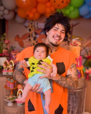 Jottapê Instagram - Yabba Dabba Doo! 🧡 #2MêsDaAthena 🫶🏼