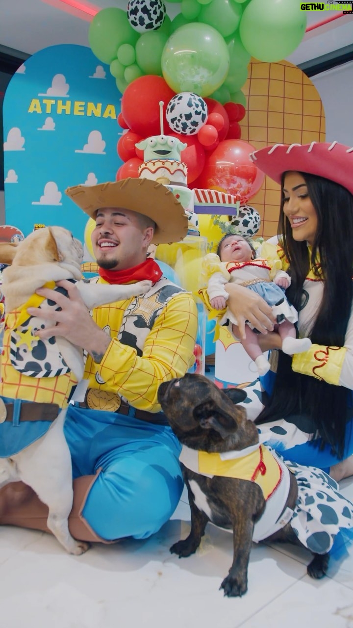 Jottapê - 439.4K Likes - Filha estou aqui! 🫶🏼 1°mêsversario da @athenaoficial_ 🥳