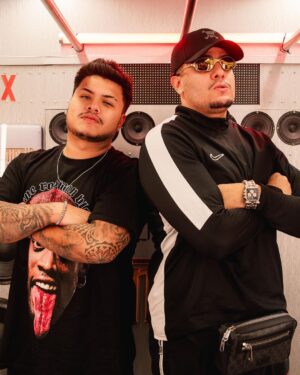 Jottapê Instagram - A nova temporada de Sintonia tá no mundo! E pra celebrar, tem entrevista do @podpah com esse trio, gravada diretamente em um trem sentido quebrada! Nois tá como? 🔑😎

📸: @natioden.pic