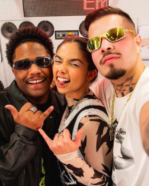 Jottapê Instagram - A nova temporada de Sintonia tá no mundo! E pra celebrar, tem entrevista do @podpah com esse trio, gravada diretamente em um trem sentido quebrada! Nois tá como? 🔑😎

📸: @natioden.pic