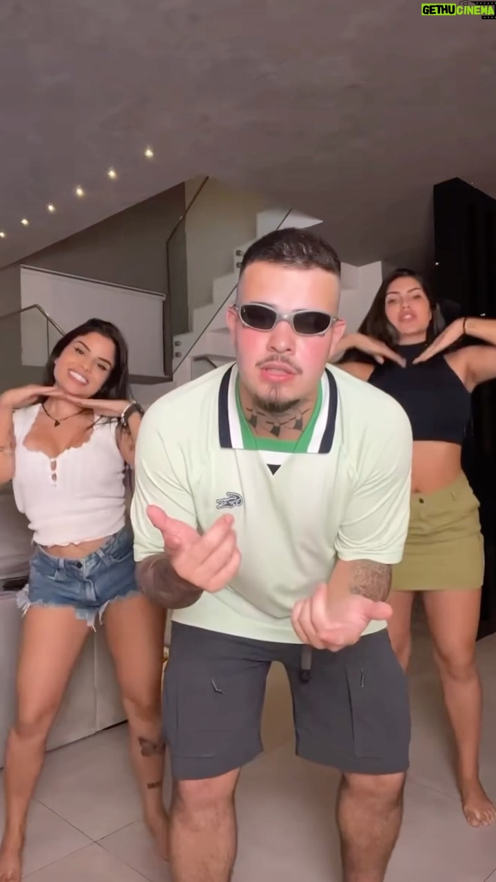 Jottapê Instagram - Marca o @ das amigas que vão fazer essa dancinha com você 😍🇧🇷🎶🔥