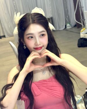 Joy Instagram - aku cinta kamu💚

노래 가사에 혼란스러워말아요 러비들!!😭
단지 노래가 너무 좋아서 같이 듣고싶어서 올린것뿐이에요!🥹😭