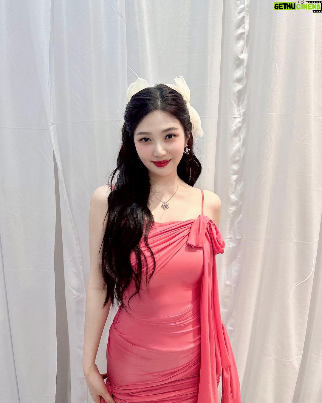 Joy - 1.6 Million Likes - aku cinta kamu💚
노래 가사에 혼란스러워말아요 러비들!!😭
단지 노래가 너무 좋아서 같이 듣고싶어서 올린것뿐이에요!🥹😭